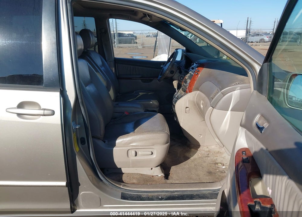 2005 TOYOTA SIENNA XLE VIN: 5TDZA22C25S305964