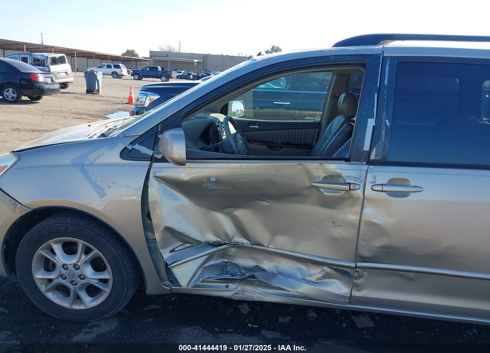 2005 TOYOTA SIENNA XLE VIN: 5TDZA22C25S305964