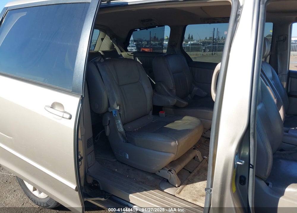 2005 TOYOTA SIENNA XLE VIN: 5TDZA22C25S305964