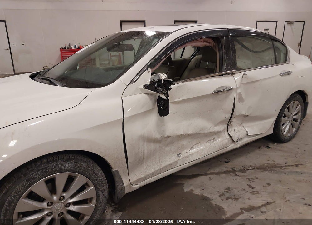 2013 HONDA ACCORD VIN: 1HGCR3F83DA023596
