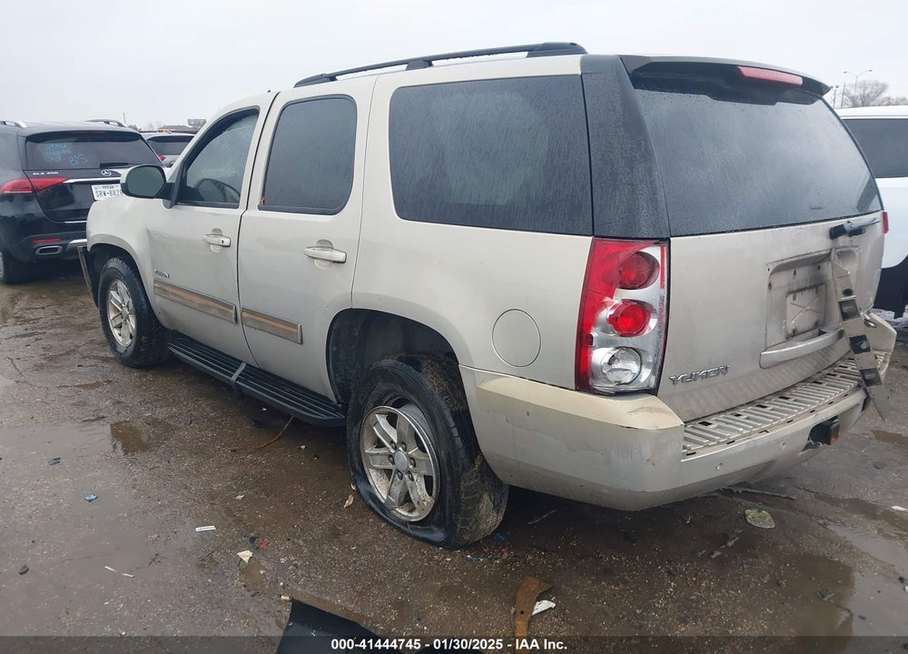 2011 GMC YUKON VIN: 1GKS1AE07BR116769