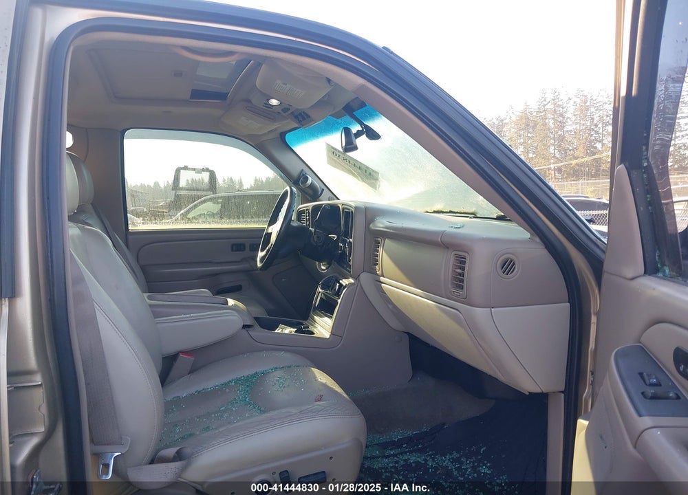 2005 CHEVROLET TAHOE LT VIN: 1GNEK13T65R240160