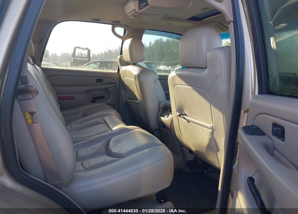 2005 CHEVROLET TAHOE LT VIN: 1GNEK13T65R240160