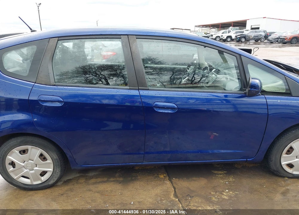 2012 HONDA FIT VIN: JHMGE8H32CC040529