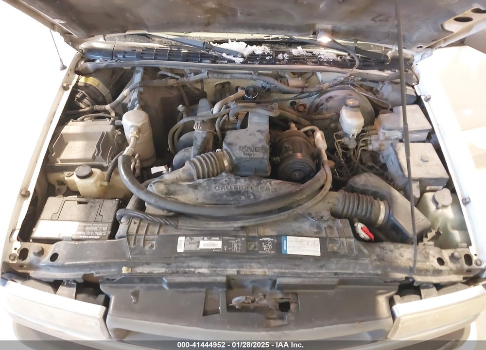 1998 CHEVROLET S-10 LS FLEETSIDE VIN: 1GCCS144XW8121669