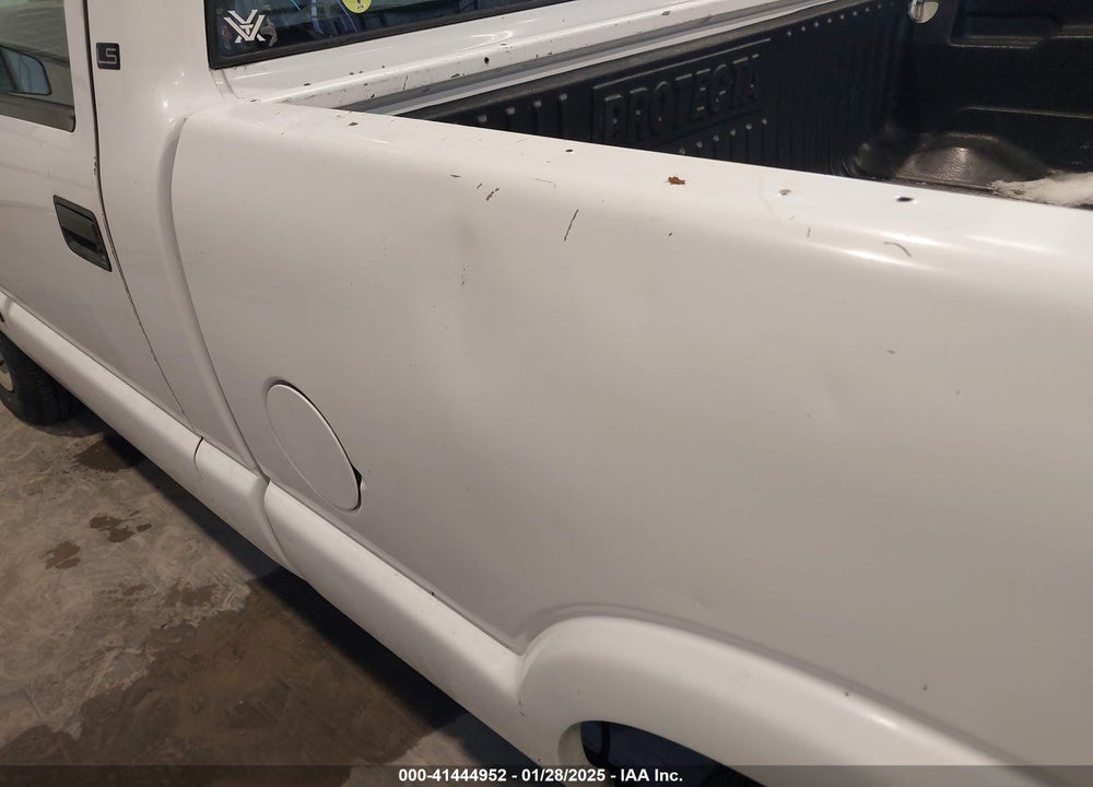 1998 CHEVROLET S-10 LS FLEETSIDE VIN: 1GCCS144XW8121669