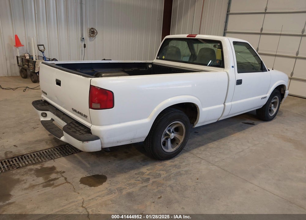 1998 CHEVROLET S-10 LS FLEETSIDE VIN: 1GCCS144XW8121669