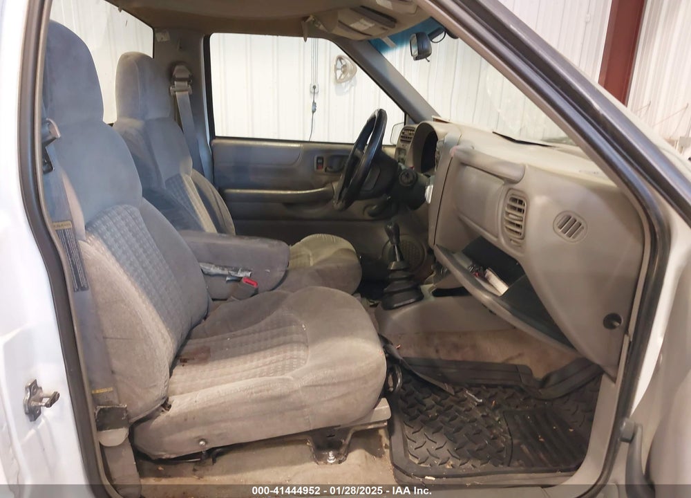 1998 CHEVROLET S-10 LS FLEETSIDE VIN: 1GCCS144XW8121669