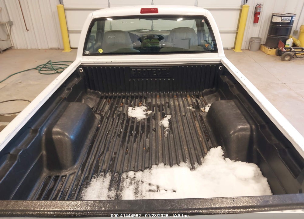 1998 CHEVROLET S-10 LS FLEETSIDE VIN: 1GCCS144XW8121669