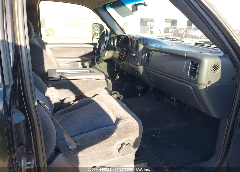 2001 CHEVROLET SILVERADO 1500 LS VIN: 1GCEC19T11E299132