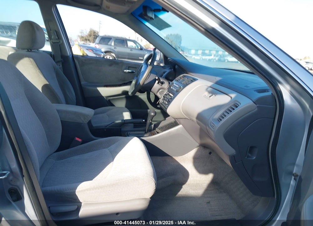 2002 HONDA ACCORD 2.3 EX/2.3 SE VIN: 1HGCG66822A120468