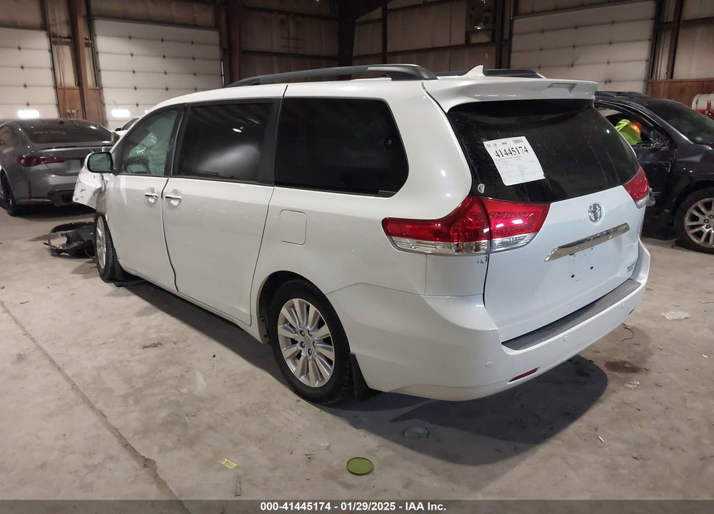 2011 TOYOTA SIENNA XLE LIMITED VIN: 5TDDK3DC8BS013015