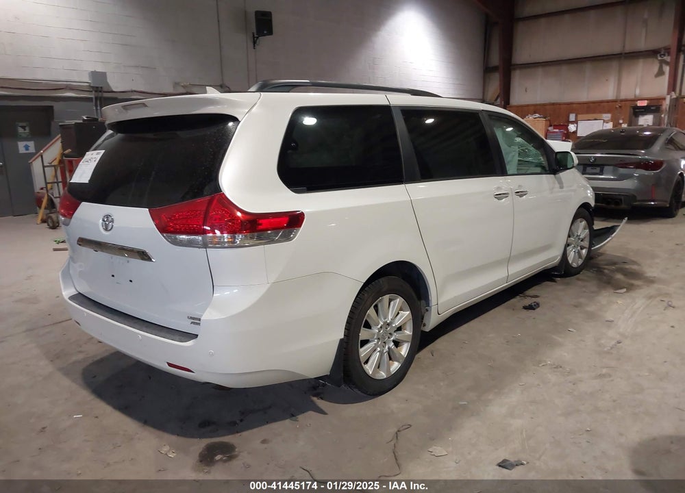2011 TOYOTA SIENNA XLE LIMITED VIN: 5TDDK3DC8BS013015