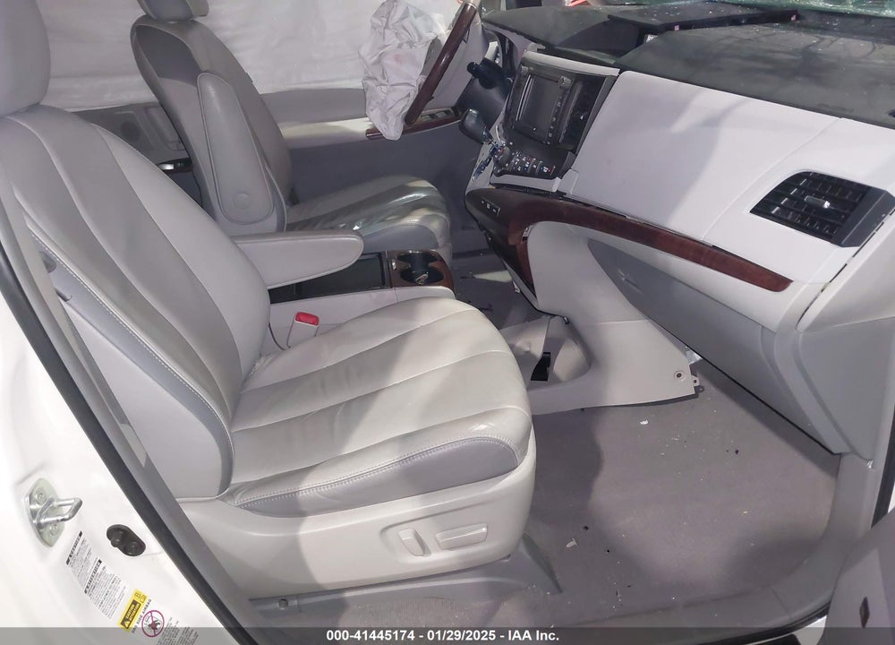 2011 TOYOTA SIENNA XLE LIMITED VIN: 5TDDK3DC8BS013015