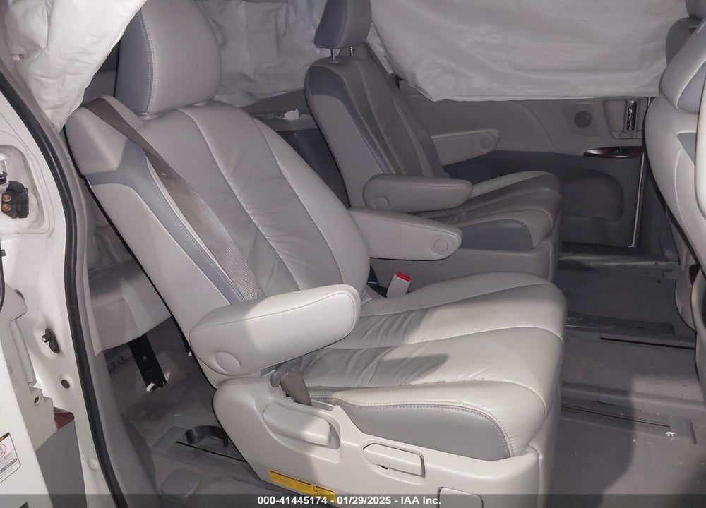 2011 TOYOTA SIENNA XLE LIMITED VIN: 5TDDK3DC8BS013015