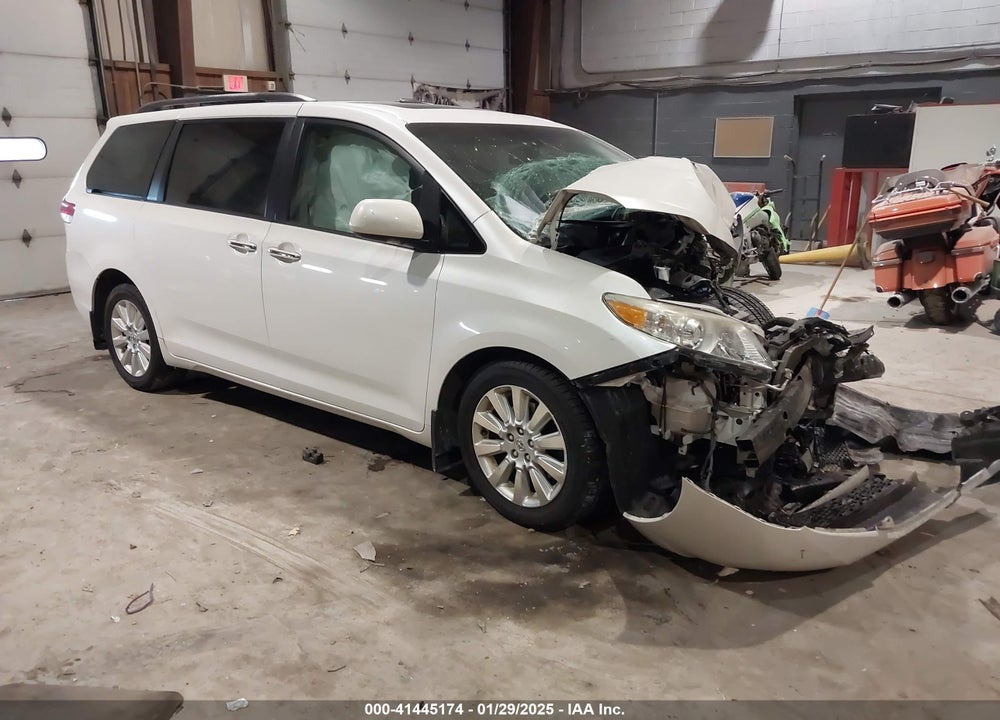 2011 TOYOTA SIENNA XLE LIMITED VIN: 5TDDK3DC8BS013015