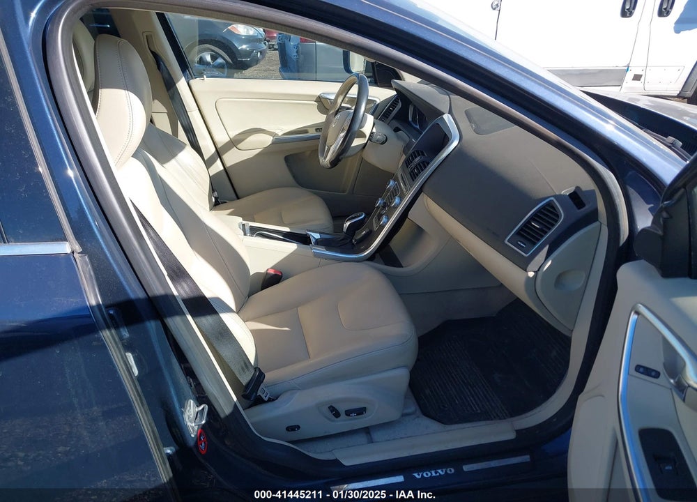 2015 VOLVO XC60 T5 PLATINUM VIN: YV440MDM3F2743199