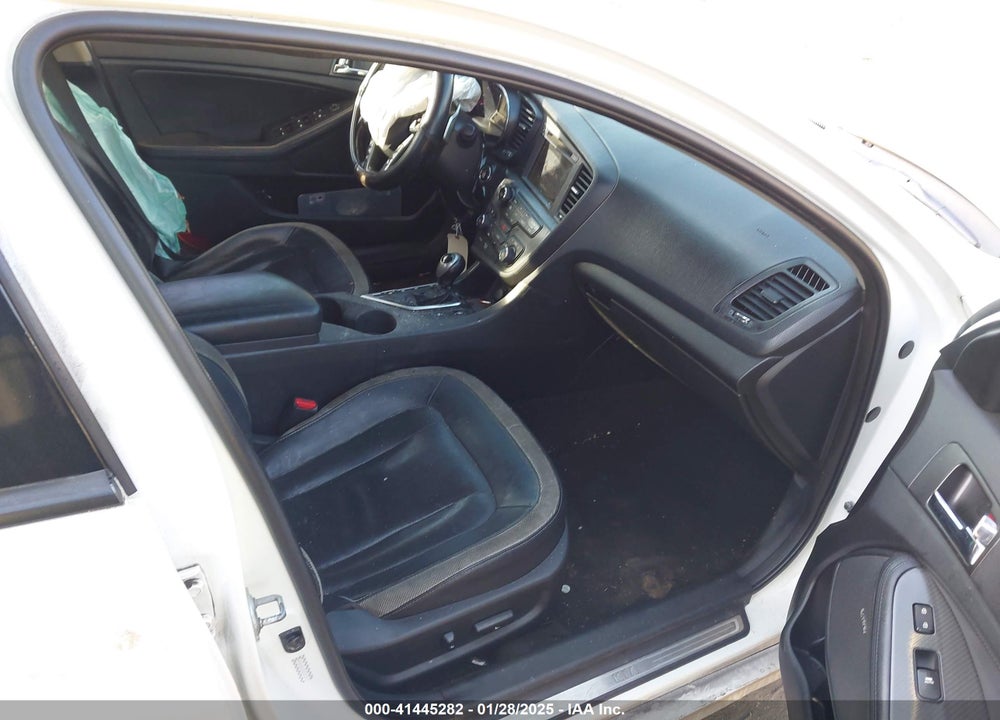 2011 KIA OPTIMA VIN: KNAGR4A69B5155521