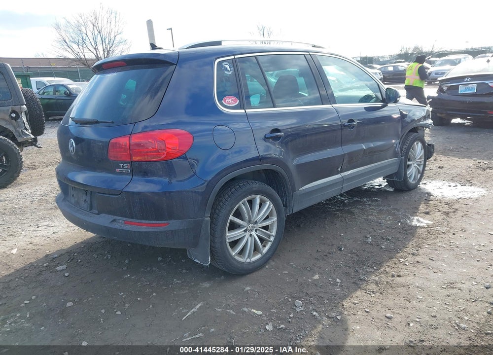 2016 VOLKSWAGEN TIGUAN SE VIN: WVGBV7AX5GW526285