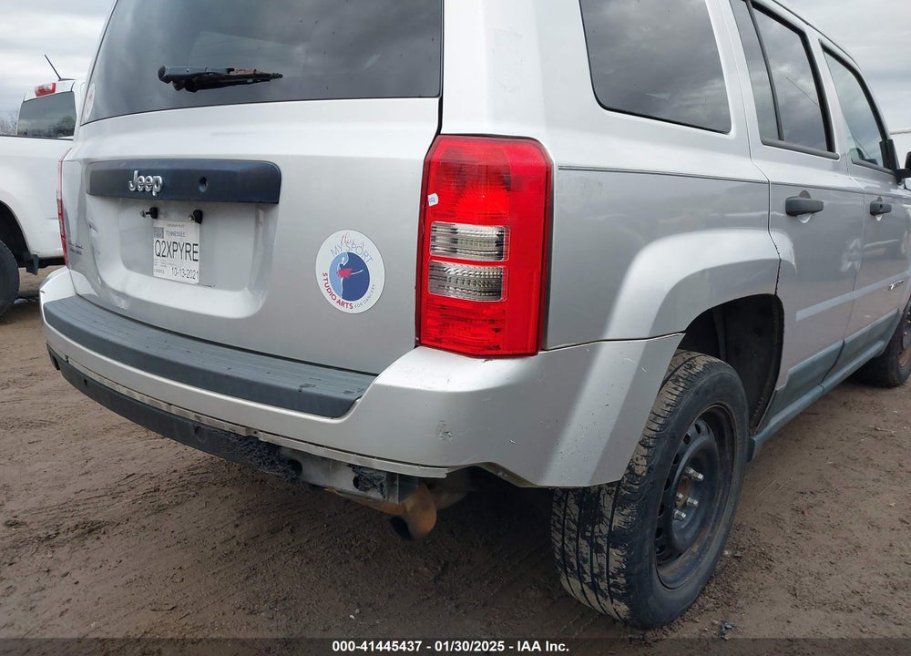 2011 JEEP PATRIOT VIN: 1J4NT1GA7BD285657