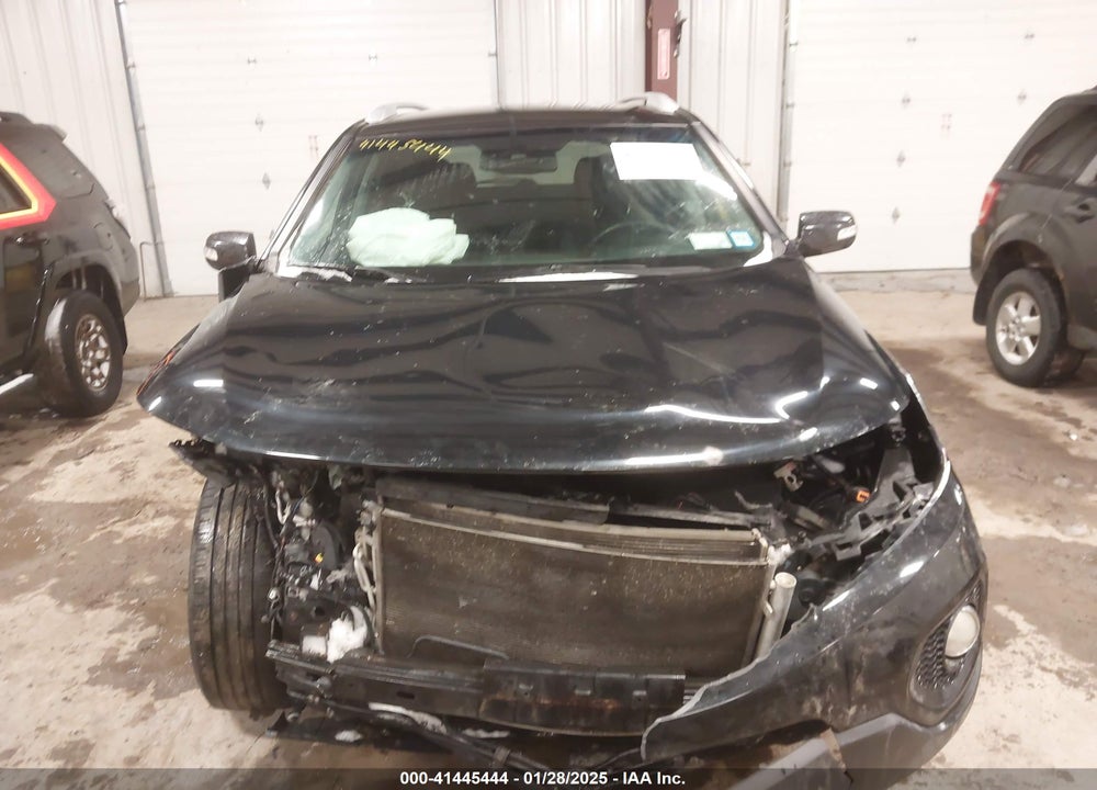 2011 KIA SORENTO LX VIN: 5XYKT3A14BG007166
