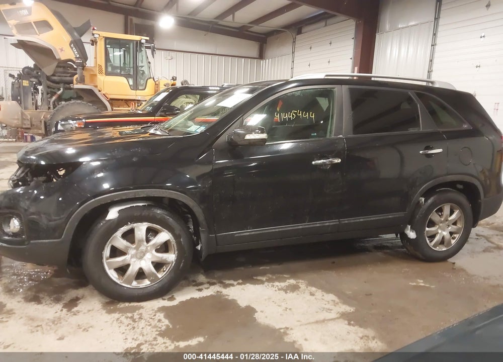 2011 KIA SORENTO LX VIN: 5XYKT3A14BG007166
