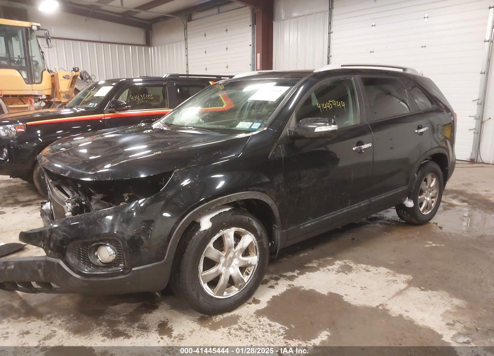 2011 KIA SORENTO LX VIN: 5XYKT3A14BG007166
