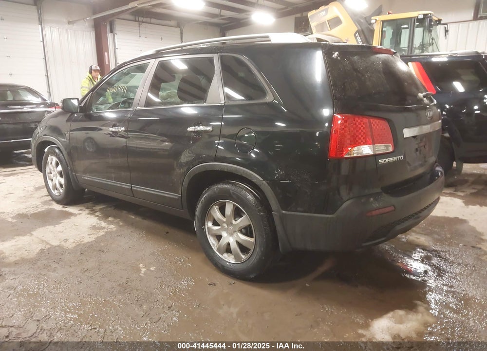 2011 KIA SORENTO LX VIN: 5XYKT3A14BG007166