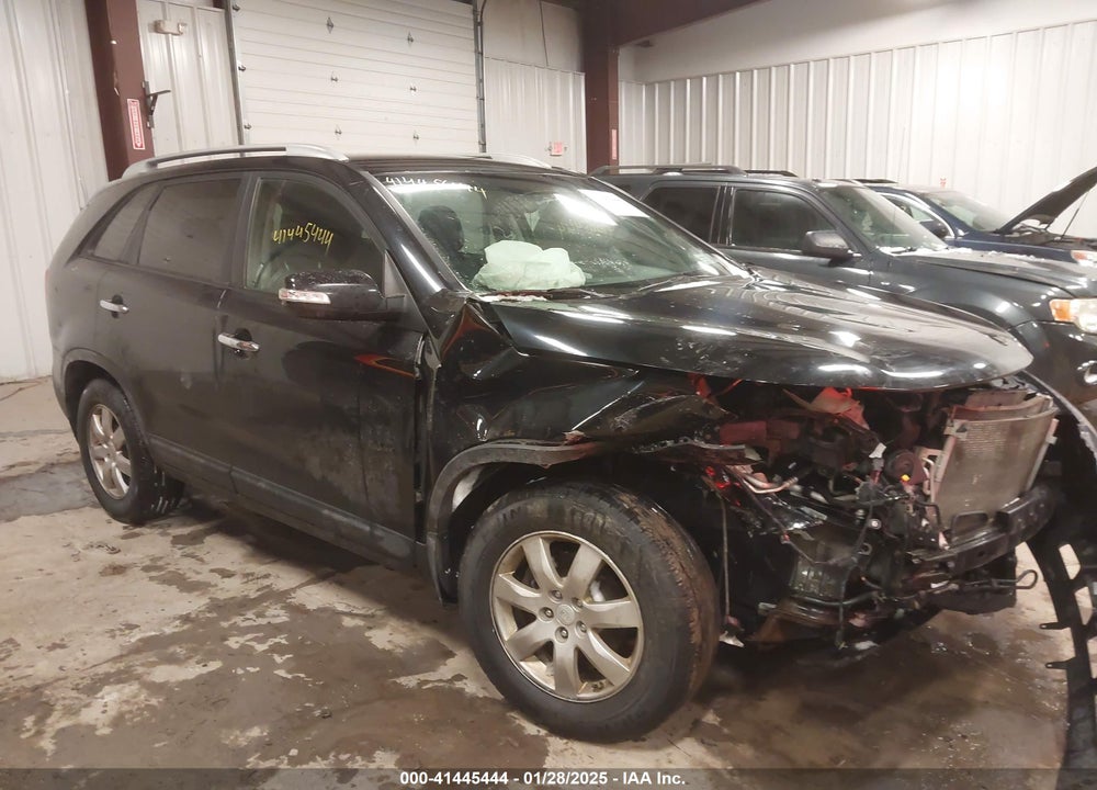 2011 KIA SORENTO LX VIN: 5XYKT3A14BG007166