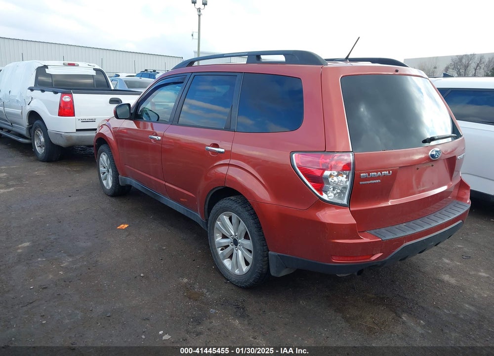 2011 SUBARU FORESTER 2.5X PREMIUM VIN: JF2SHBCC5BG701115