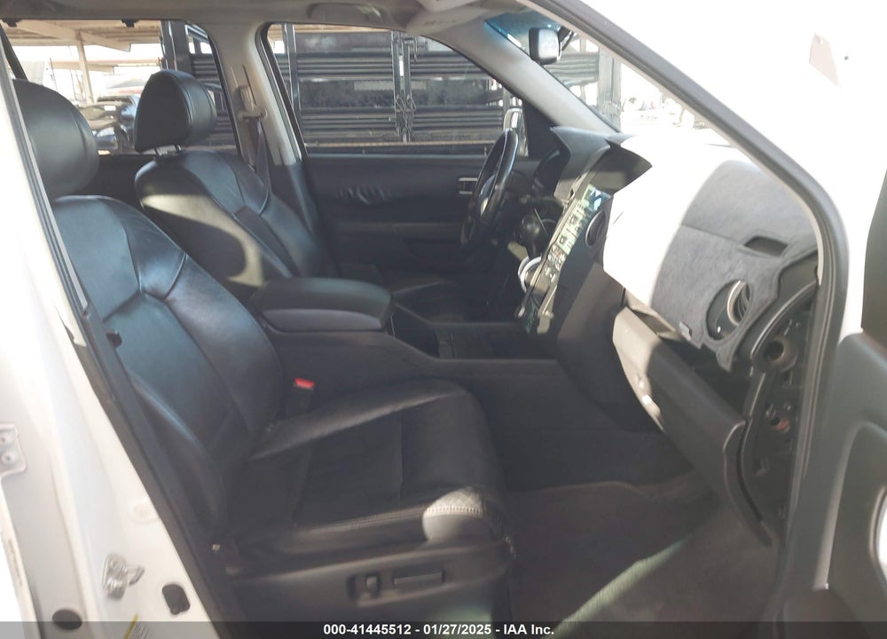 2011 HONDA PILOT TOURING VIN: 5FNYF4H90BB006297