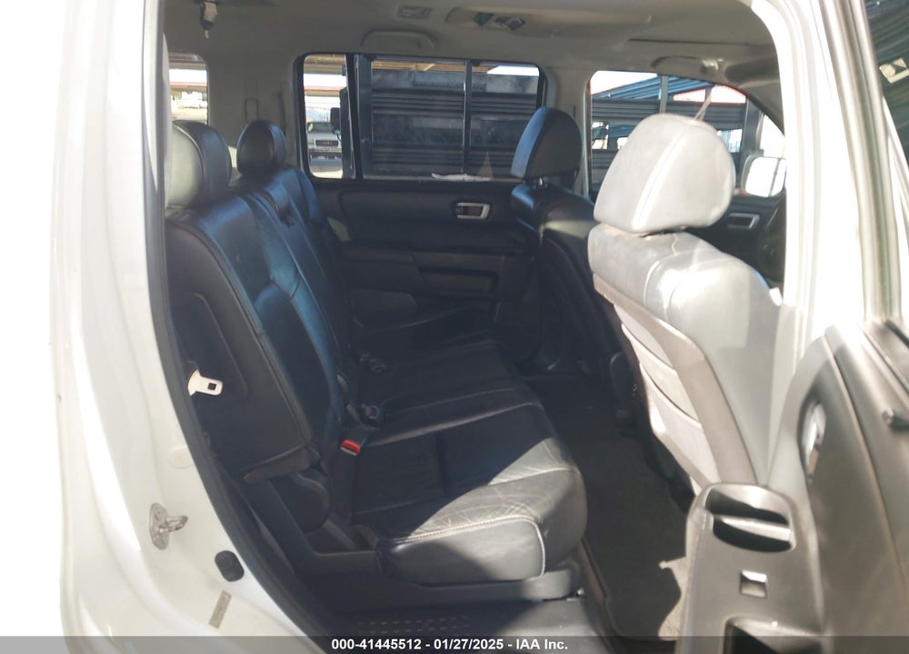 2011 HONDA PILOT TOURING VIN: 5FNYF4H90BB006297