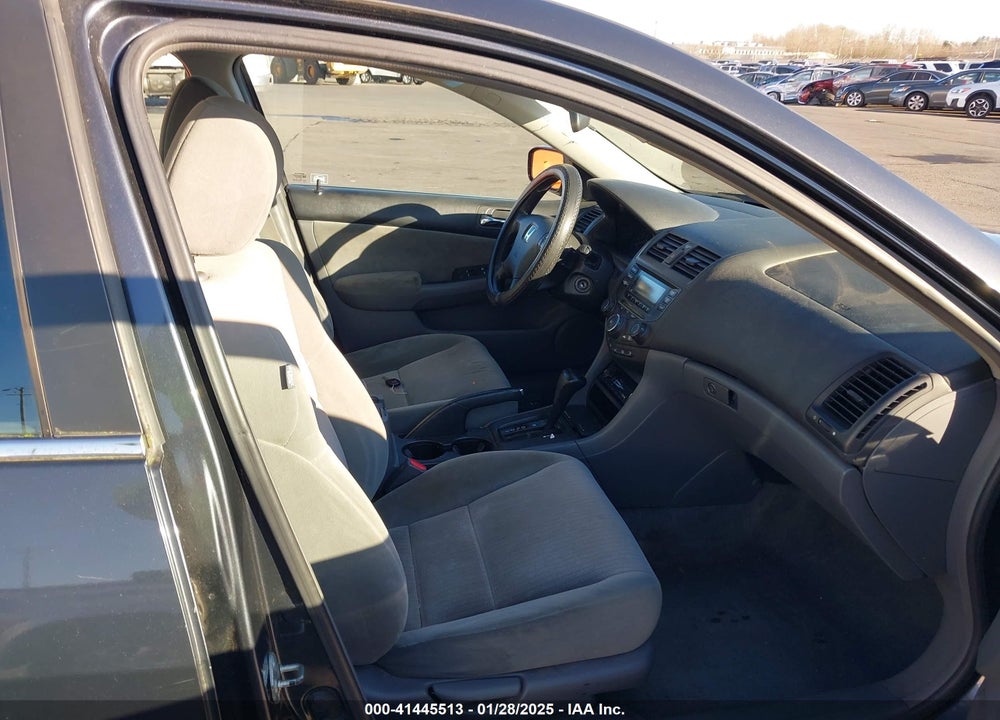 2005 HONDA ACCORD 2.4 LX VIN: 1HGCM564X5A110808