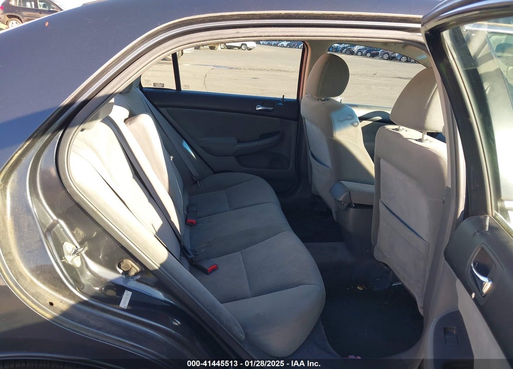 2005 HONDA ACCORD 2.4 LX VIN: 1HGCM564X5A110808