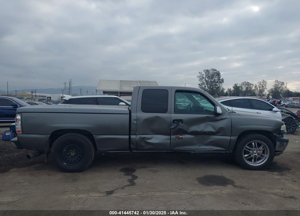 2002 CHEVROLET SILVERADO 1500 LS VIN: 2GCEC19V321176842