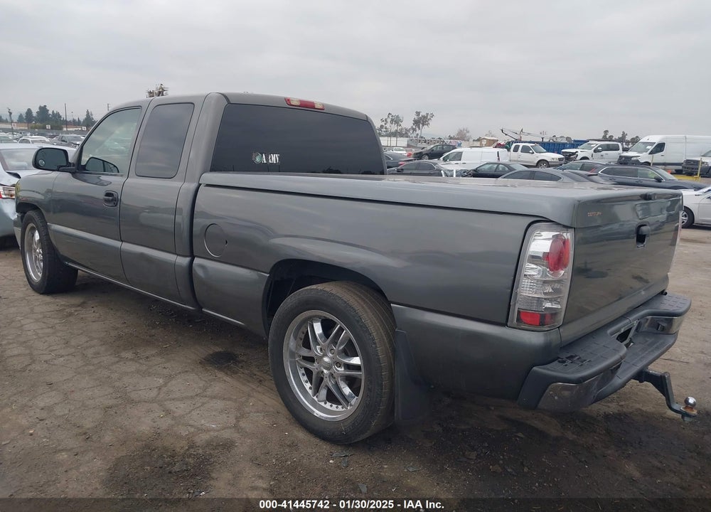2002 CHEVROLET SILVERADO 1500 LS VIN: 2GCEC19V321176842