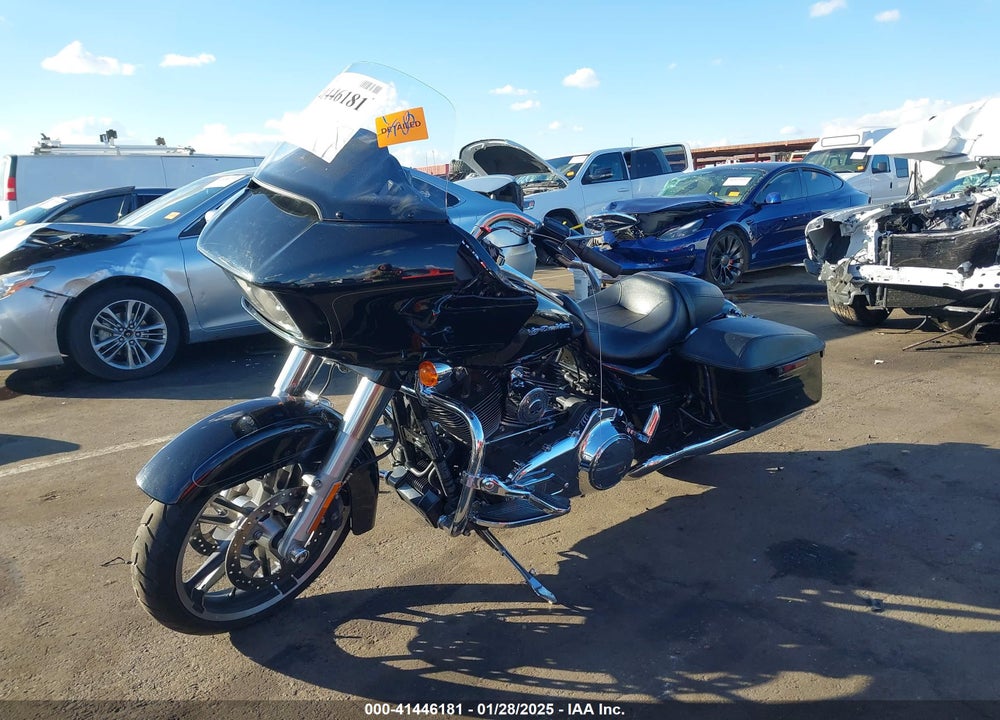 2015 HARLEY-DAVIDSON FLTRXS ROAD GLIDE SPECIAL VIN: 1HD1KTM14FB617450