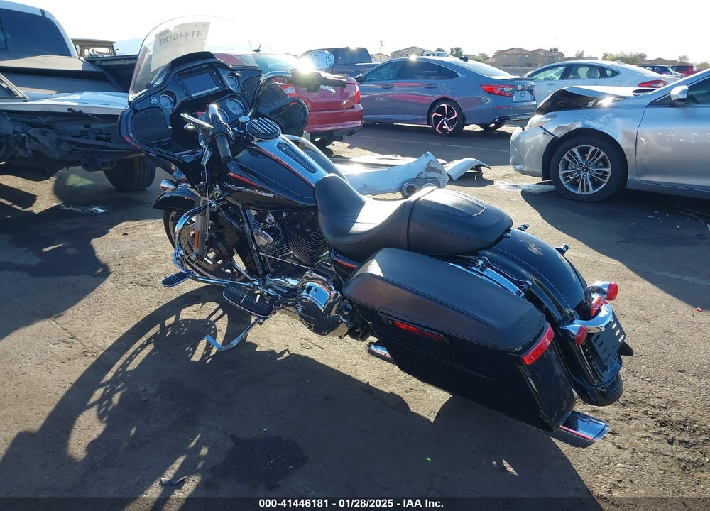 2015 HARLEY-DAVIDSON FLTRXS ROAD GLIDE SPECIAL VIN: 1HD1KTM14FB617450