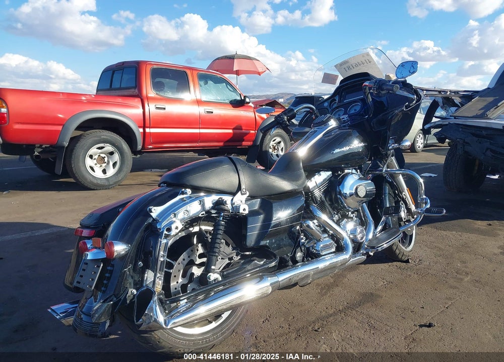 2015 HARLEY-DAVIDSON FLTRXS ROAD GLIDE SPECIAL VIN: 1HD1KTM14FB617450