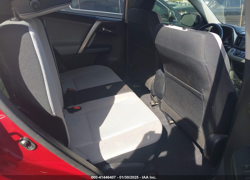 2018 TOYOTA RAV4 ADVENTURE/XLE VIN: JTMWFREVXJD117418