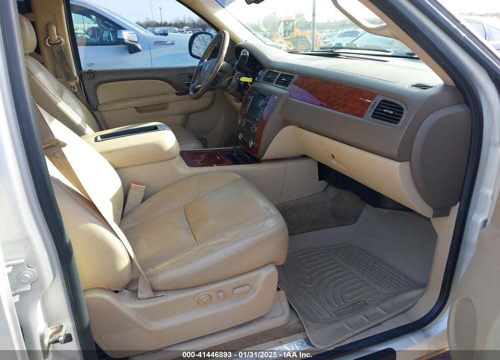 2011 CHEVROLET SUBURBAN 1500 LTZ VIN: 1GNSCKE02BR317269