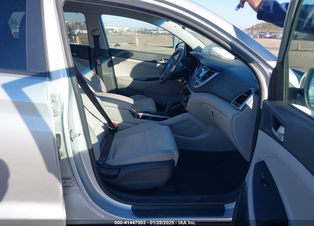2018 HYUNDAI TUCSON VIN: KM8J23A48JU777548