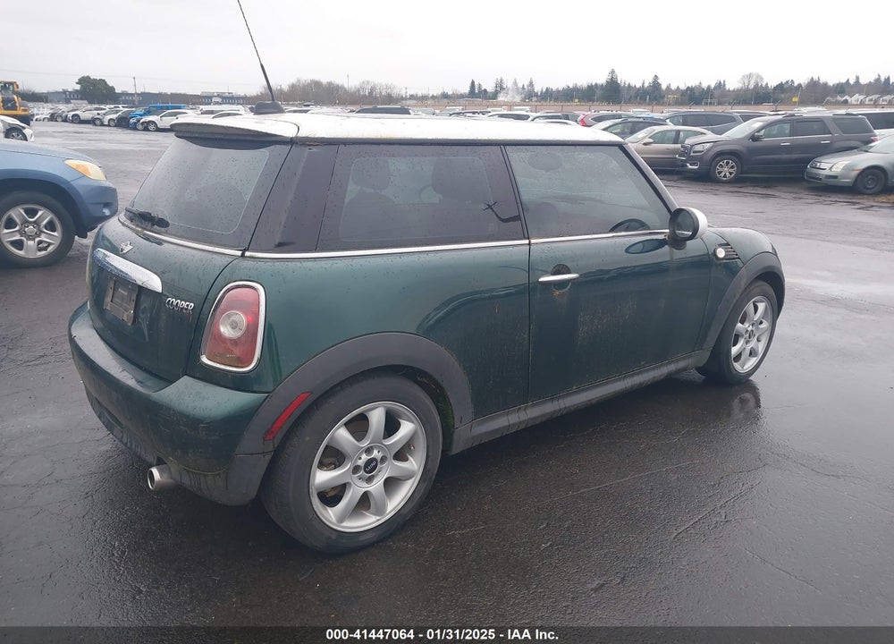 2008 MINI COOPER VIN: WMWMF33598TU68650