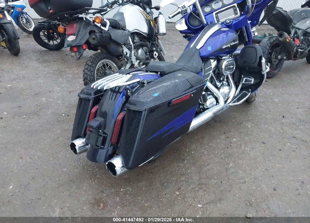 2017 HARLEY-DAVIDSON FLHXSE CVO STREET GLIDE VIN: 1HD1PXF17HB961198