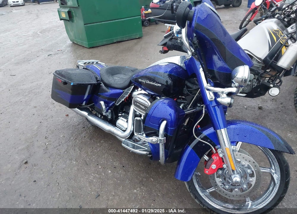 2017 HARLEY-DAVIDSON FLHXSE CVO STREET GLIDE VIN: 1HD1PXF17HB961198