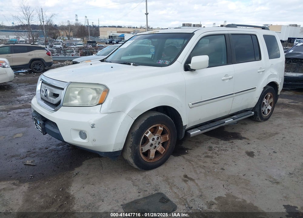 2011 HONDA PILOT TOURING VIN: 5FNYF4H92BB037647