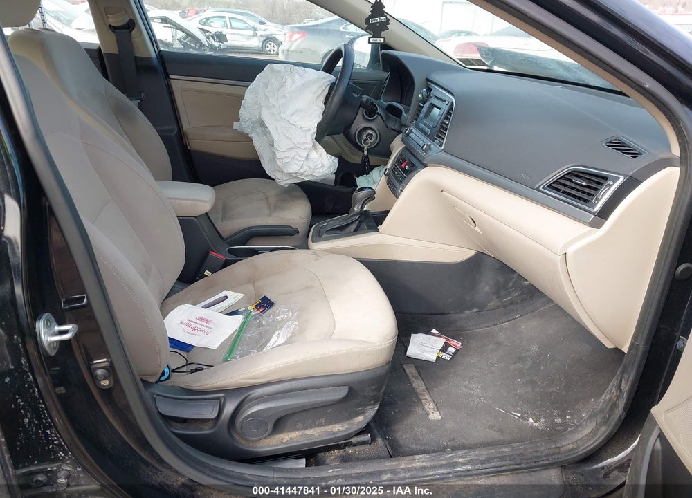 2017 HYUNDAI ELANTRA VIN: KMHD74LF7HU091756