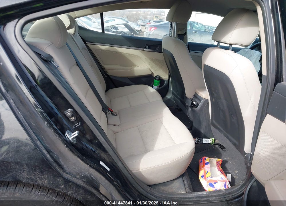 2017 HYUNDAI ELANTRA VIN: KMHD74LF7HU091756
