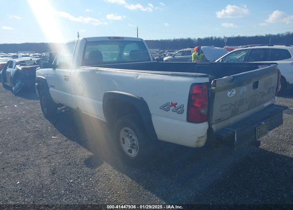 2005 CHEVROLET SILVERADO 2500HD WORK TRUCK VIN: 1GCHK24U05E120428