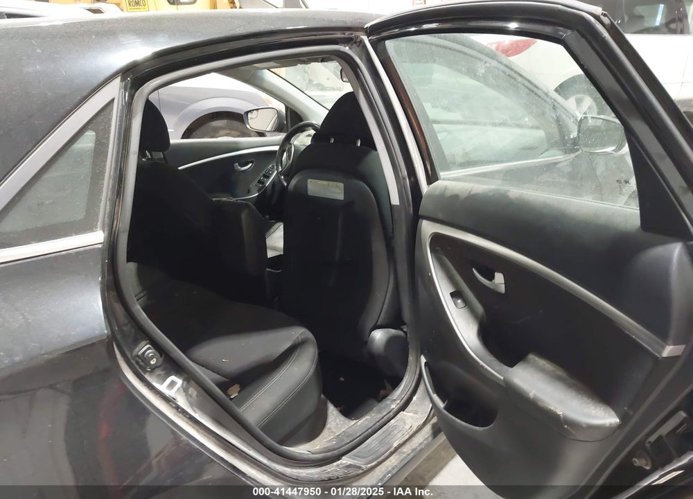 2014 HYUNDAI ELANTRA GT VIN: KMHD35LH8EU204290